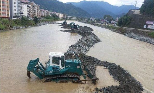 Dsi Doğu Karadeniz’in Taşkın Riskini Azaltmak İçin Seferler Oldu