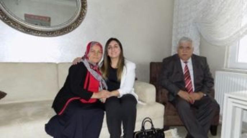 Vali Pekmez&rsquo;in Eşi Şehit Ailelerini Ziyaret Etti