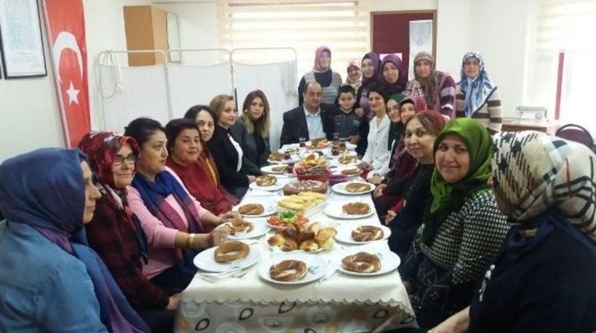 Demirtaş, Kursiyer Kadınlarla Kahvaltıda Buluştu