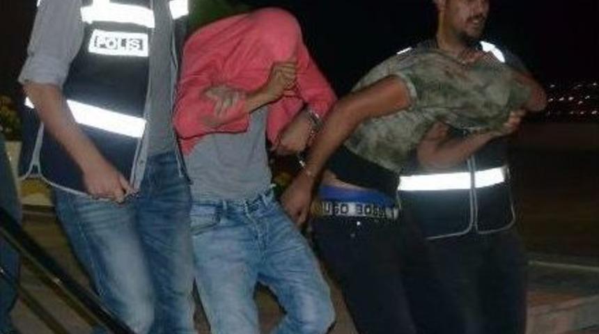 Televizyondan Esinlenip, Kendilerine Polis S&uuml;s&uuml; Vermişler