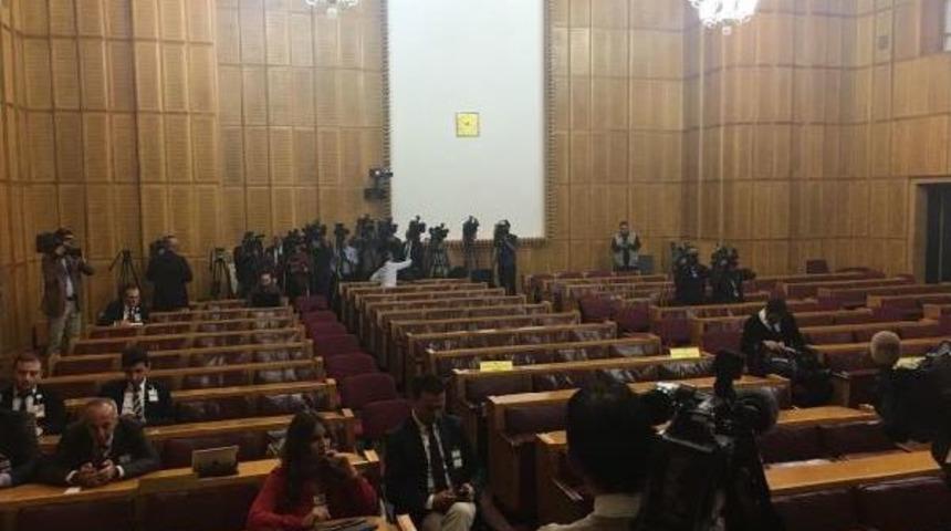 Hdp Grup Toplantısına Konuklar Alınmadı