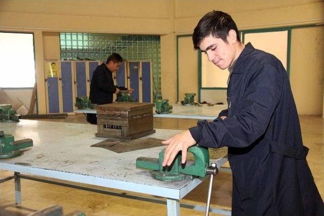 &Ouml;ğrencilere Y&uuml;zde 100 İş Garantili Eğitim 1