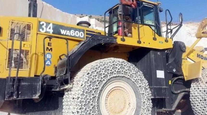 Freni Boşalan Iş Makinesinin Altında Kalan Operat&ouml;r &Ouml;ld&uuml;