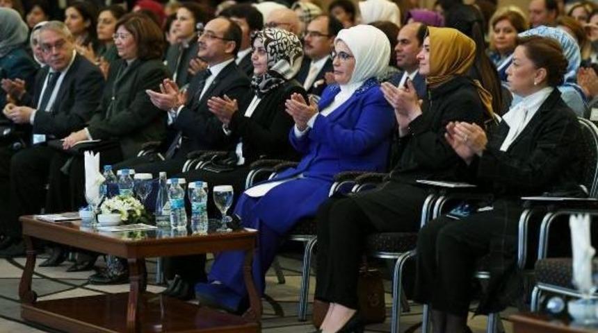 Emine Erdoğan: Kadın Ve Erkek Arasında Bir Hiyerarşiden Değil, Iş Birliğinden S&ouml;z Edebiliriz