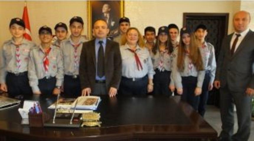 Burhaniyeli İzciler Kaymakam &Ouml;ner&rsquo;i Ziyaret Etti