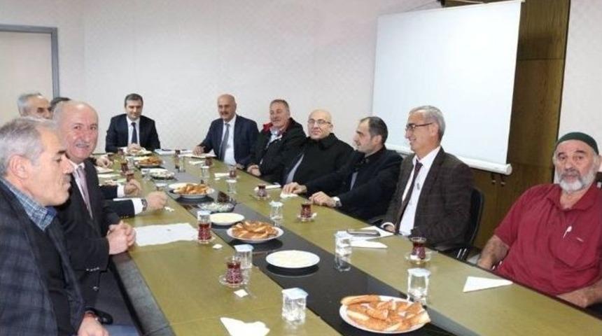 Başkan Yemenici Muhtarlarla Bir Araya Geldi