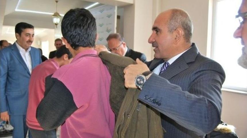 İyider - Hicret Vakfından &Ouml;ğrencilere Yardım