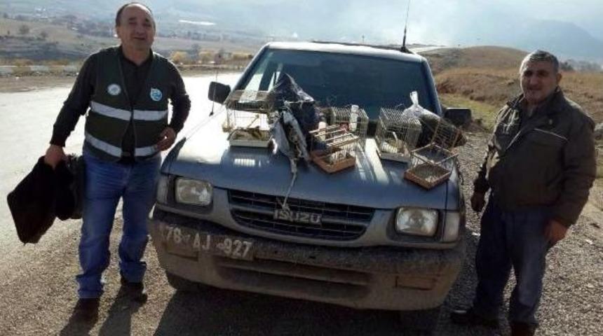 Saka Kuşu Avlayan Avcıya 2 Bin 696 Lira Ceza