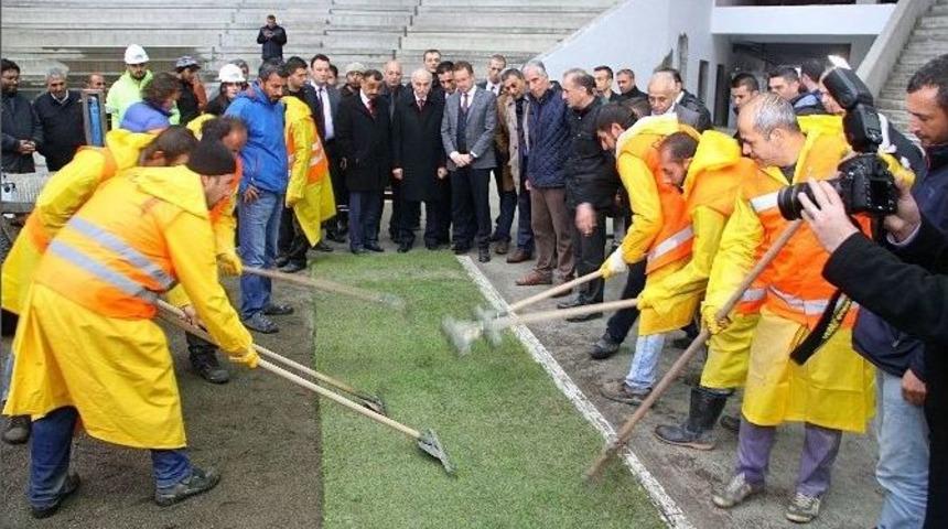 Samsun&rsquo;un Yeni Stadında &Ccedil;im Serme İşlemi Başladı