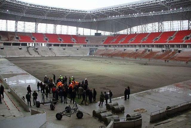 Samsun’un Yeni Stadında Çim Serme İşlemi Başladı