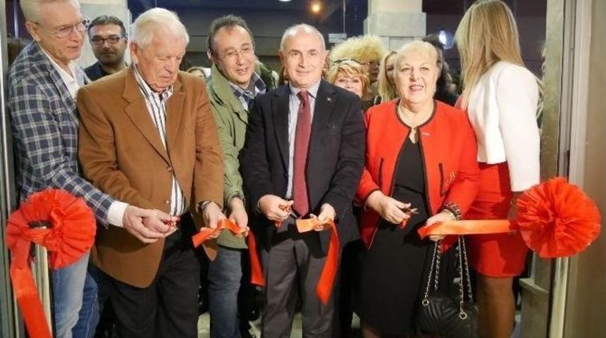 Başkan Akg&uuml;n: &ldquo;demokrasi, Sanatsız Ve K&uuml;lt&uuml;rs&uuml;z Ta&ccedil;landırılamaz&rdquo;