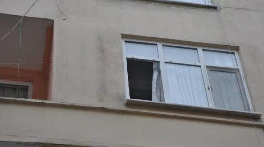 &Uuml;niversiteli Kız 4'&uuml;nc&uuml; Kattan &Ouml;l&uuml;me Atladı, Yaralı Kurtuldu