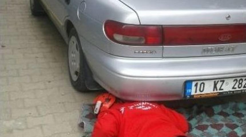 Sıkışan Kediyi İtfaiye Kurtardı