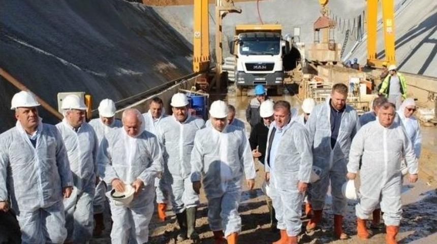 Kaymakam Kızıltoprak, Muhtarlarla Birlikte Derin Deşarj T&uuml;nelini İnceledi