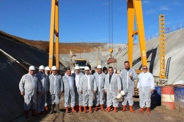 Kaymakam Kızıltoprak, Muhtarlarla Birlikte Derin Deşarj Tünelini İnceledi