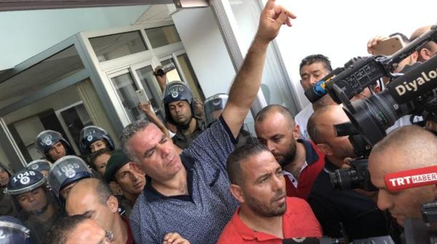 KKTC&rsquo;de zamlar nedeniyle Tarım Bakanlığı&rsquo;nı bastılar