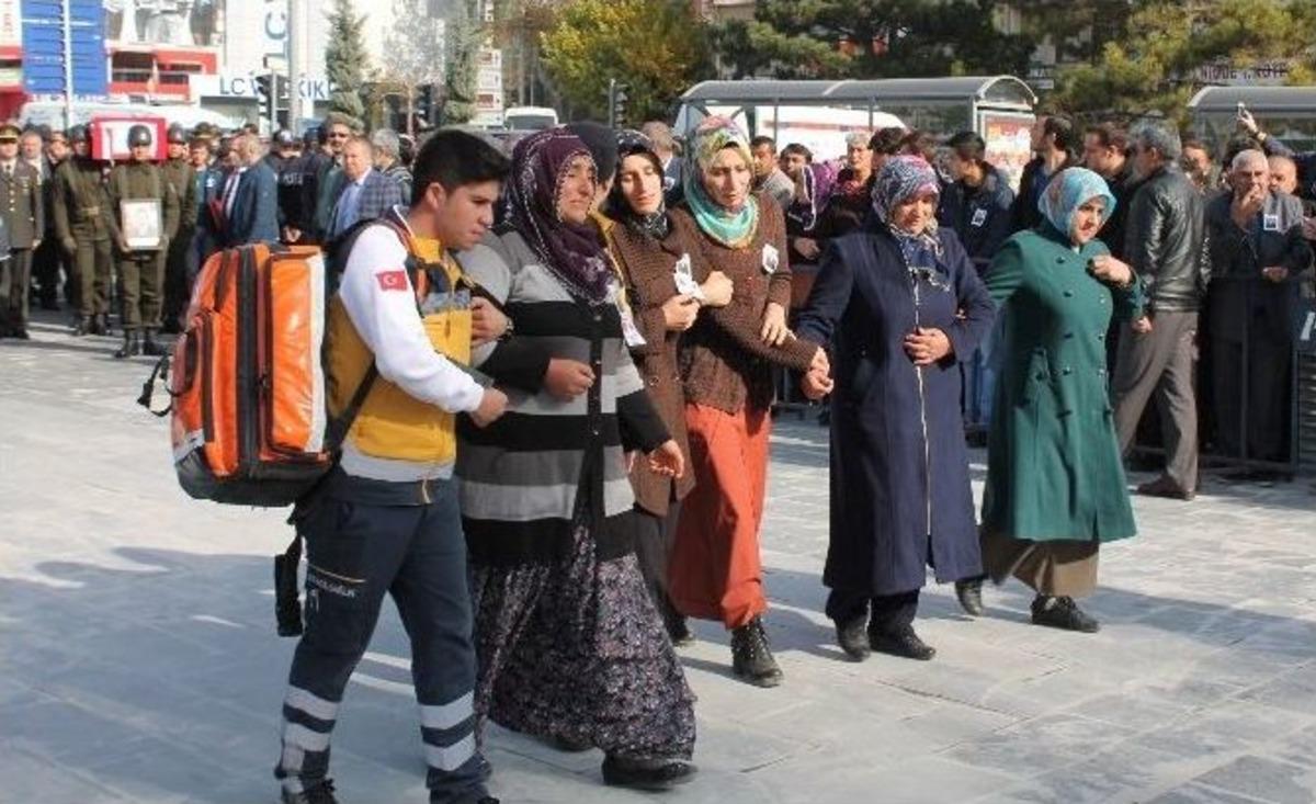 Şehit Uzman &Ccedil;avuş Fazlı Doğru&ouml;z Son Yolculuğuna Uğurlandı