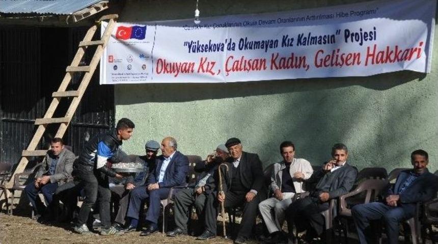 Okumayan Kız Kalmasın Diye K&ouml;y K&ouml;y Geziyorlar