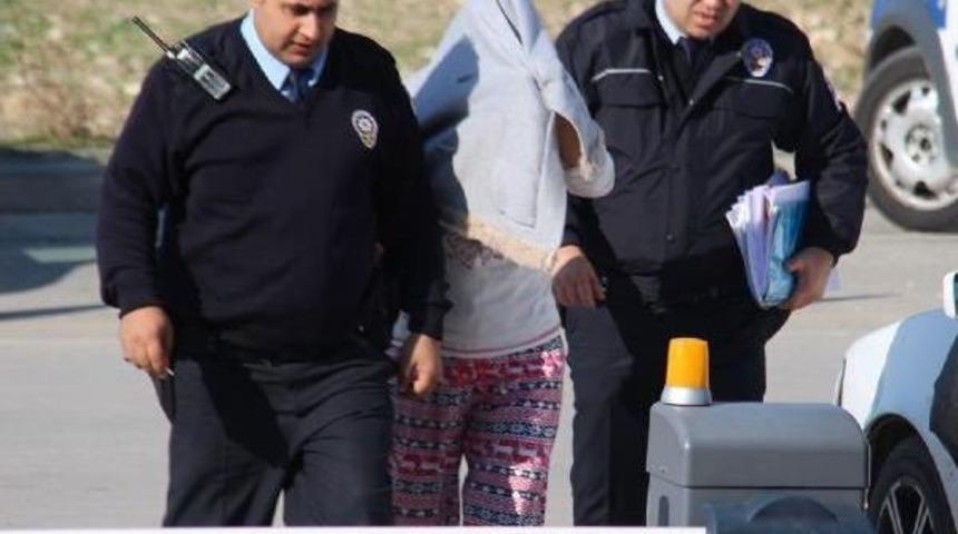 İkizlere Hamile Kadın 'aşk Acısıyla' Karnına Bı&ccedil;ak Sapladı