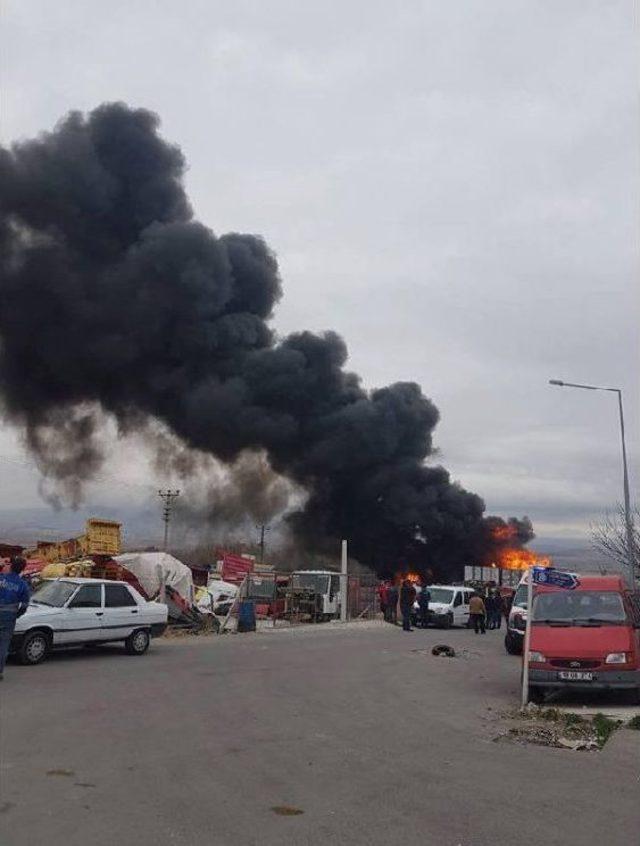 &Ccedil;orum da Hurda Deposu Alev Alev Yandı 1