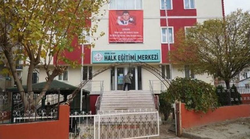 Eski Fet&ouml; Yurduna Şehit Halisdemir Afişi