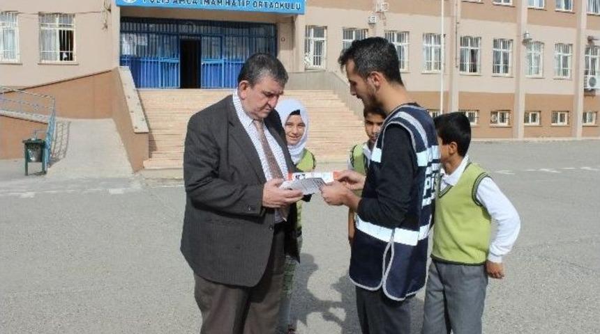 Polis Ekiplerinden Uyuşturucu Hakkında Bilgilendirme