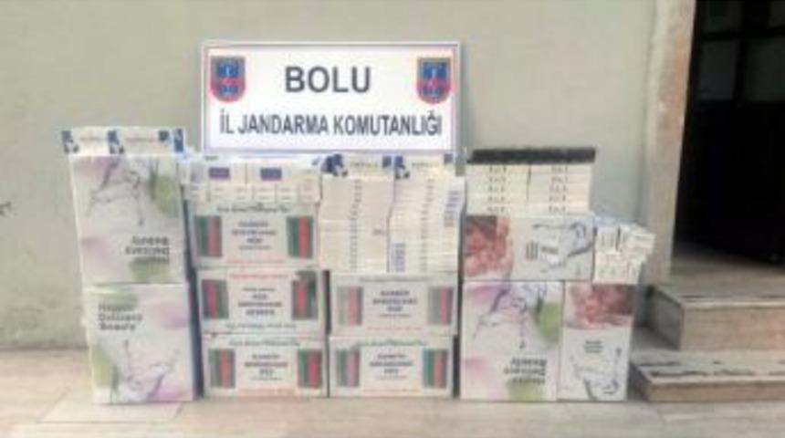 İki Kargo Kamyonunda 8 Bin 730 Paket Ka&ccedil;ak Sigara