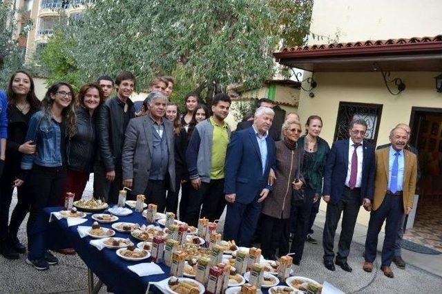 Topaloğlu’nun Eserleri Büyüledi.