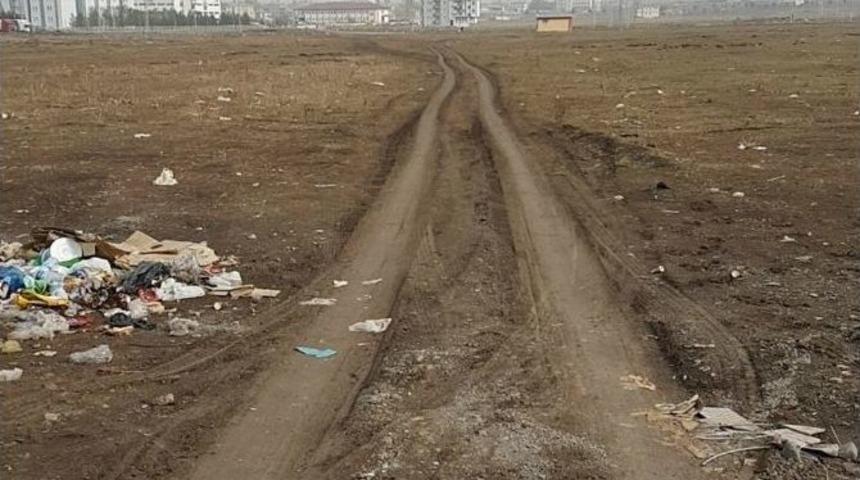 Kars&rsquo;ın Yarı Olimpik Y&uuml;zme Havuzunun Yolu Yok