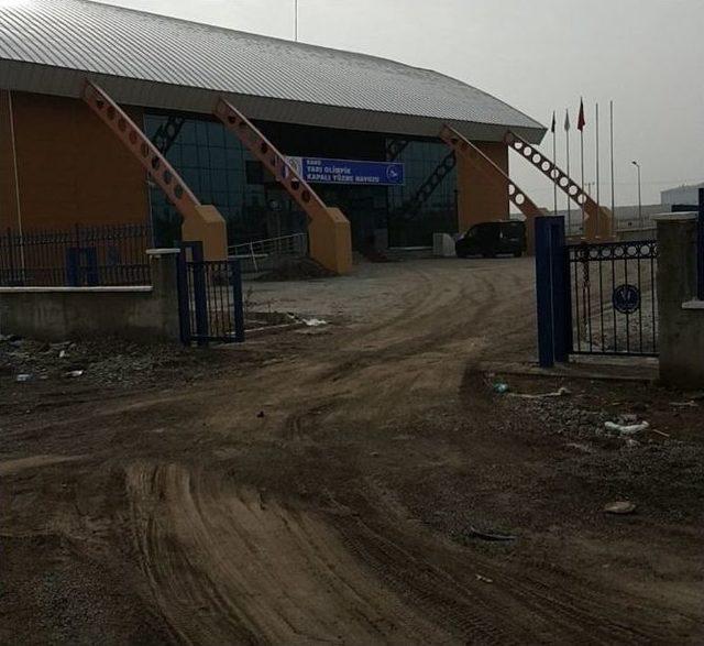 Kars’ın Yarı Olimpik Yüzme Havuzunun Yolu Yok