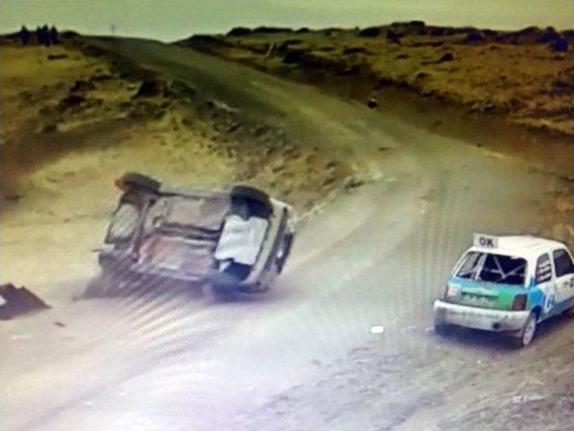 Ralli Şampiyonasındaki Kaza Anı Kamerada