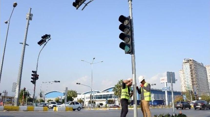 Yenişehir Kamp&uuml;s Kavşağına Yeni Nesil Ledli Sistem