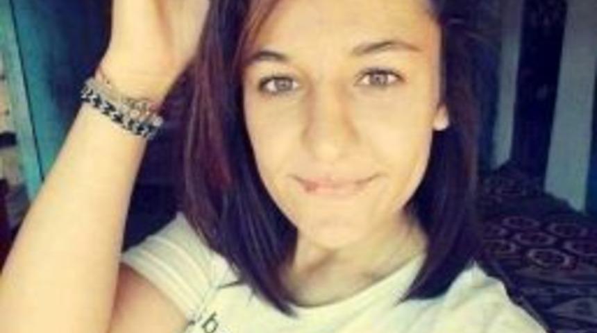 Ka&ccedil;ırıldığı Kişi Tarafından &Ouml;ld&uuml;r&uuml;len 17 Yaşındaki Ayşe Şahin Toprağa Verildi