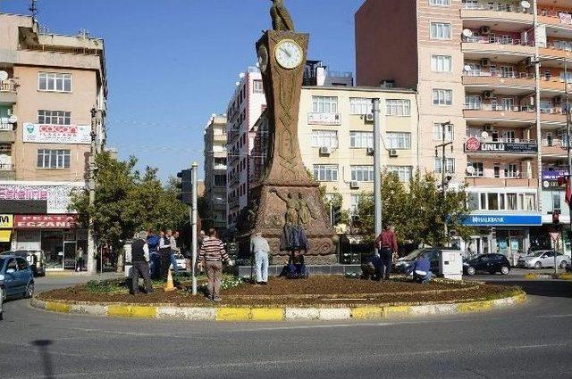 Kavşaklarda &Ccedil;i&ccedil;eklendirme &Ccedil;alışması Yapıldı 1