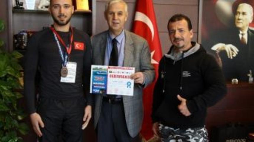 S&ouml;keli Sporcu D&uuml;nya &Uuml;&ccedil;&uuml;nc&uuml;s&uuml; Oldu