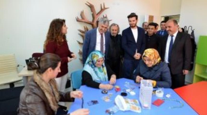 K&uuml;lt&uuml;r Merkezine Vatandaşlardan Yoğun İlgi