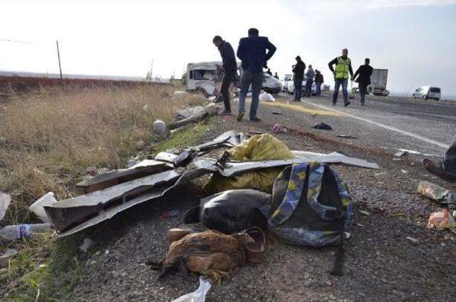 Tarım Işçilerini Taşıyan Minibüs Devrildi: 11 Yaralı