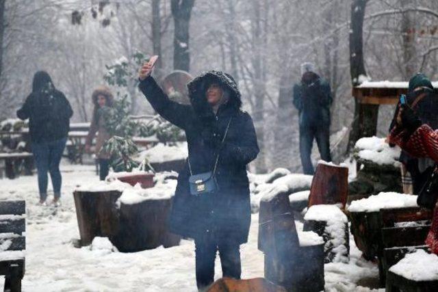 Kartepe Beyaza Büründü