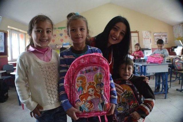 Kızılaydan Bitlisli &Ouml;ğrencilere Kırtasiye Yardımı 1