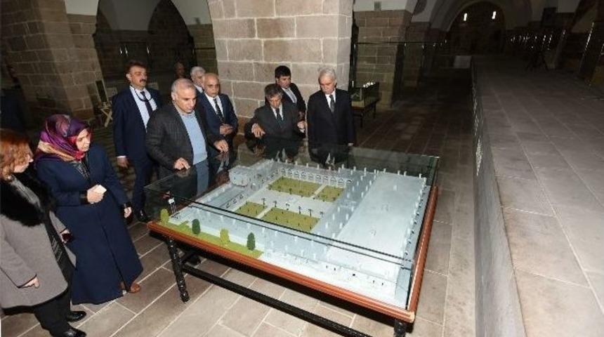 Elazığ Valisi Zorluoğlu Tarihi Mekanları Gezdi