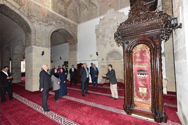 Elazığ Valisi Zorluoğlu Tarihi Mekanları Gezdi 1