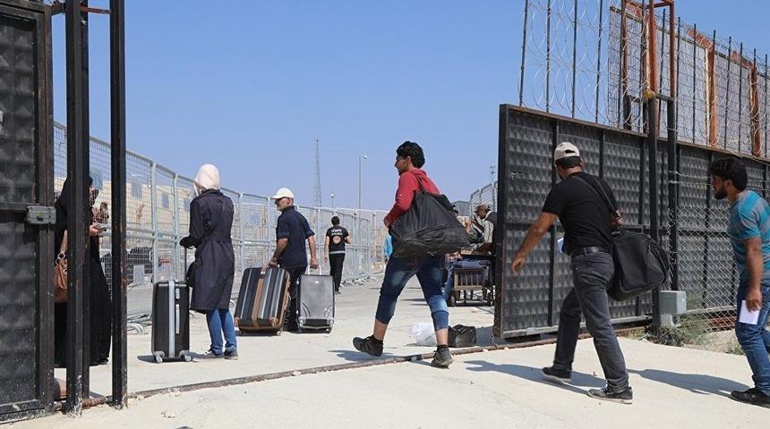 Bayram i&ccedil;in &uuml;lkesine giden 50 bin Suriyeli, T&uuml;rkiye'ye d&ouml;nmedi