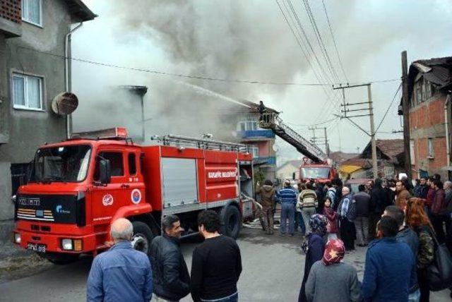 Karabük'te 2 Katlı Ev Yandı