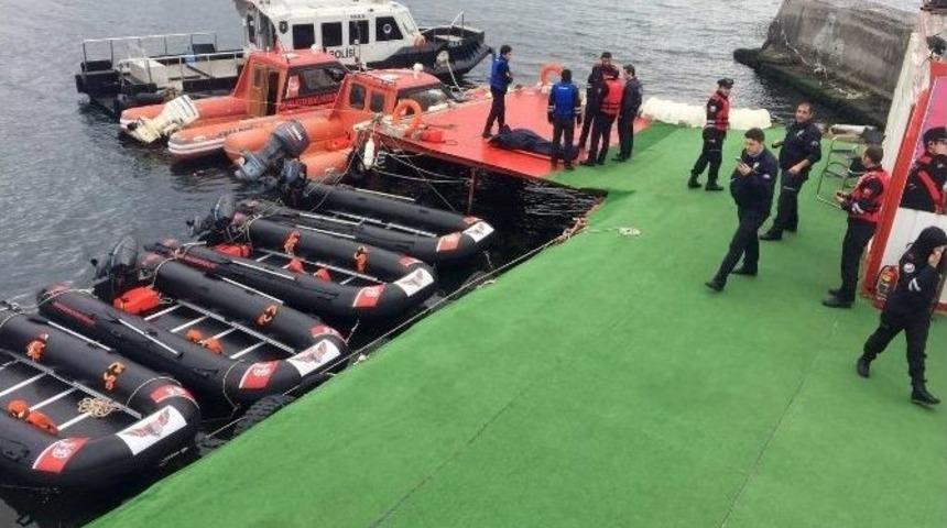 Fatih&rsquo;te Denizde Kadın Cesedi Bulundu