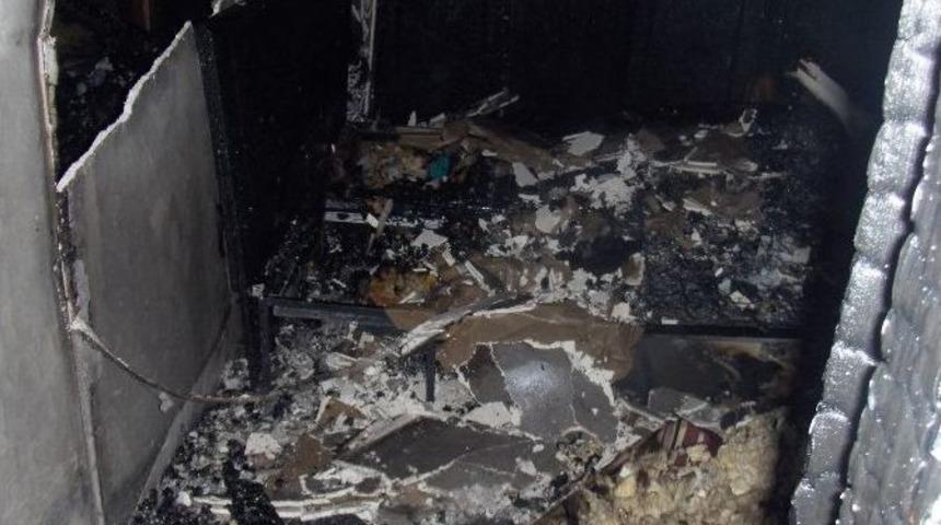 Prefabrik Ev &Ccedil;ıkan Yangında K&uuml;l Oldu