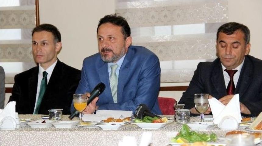 Rekt&ouml;r Remzi G&ouml;ren: Bug&uuml;n Petrol Ne Kadar Kıymetliyse, Yakın Gelecekte Su Da O Kadar Kıymetli Olacak