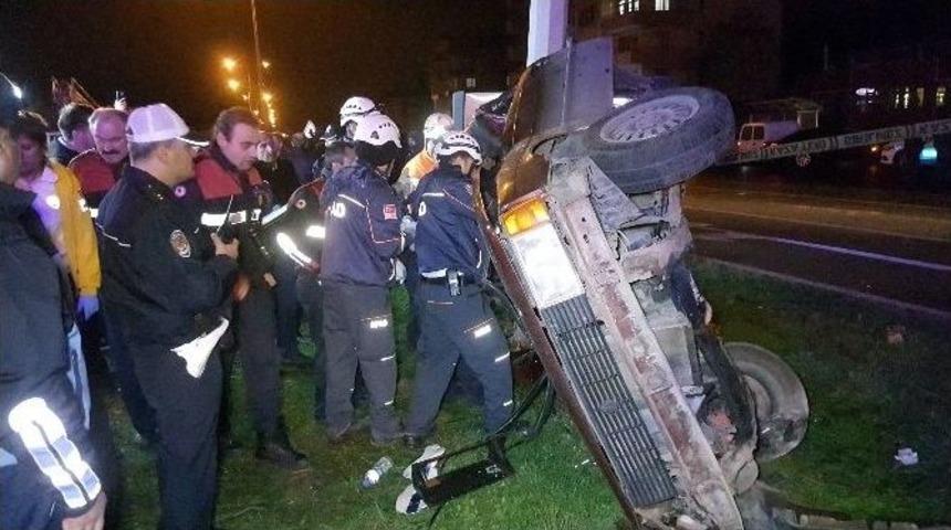 Otomobil Direğe &Ccedil;arptı: 1 &Ouml;l&uuml;