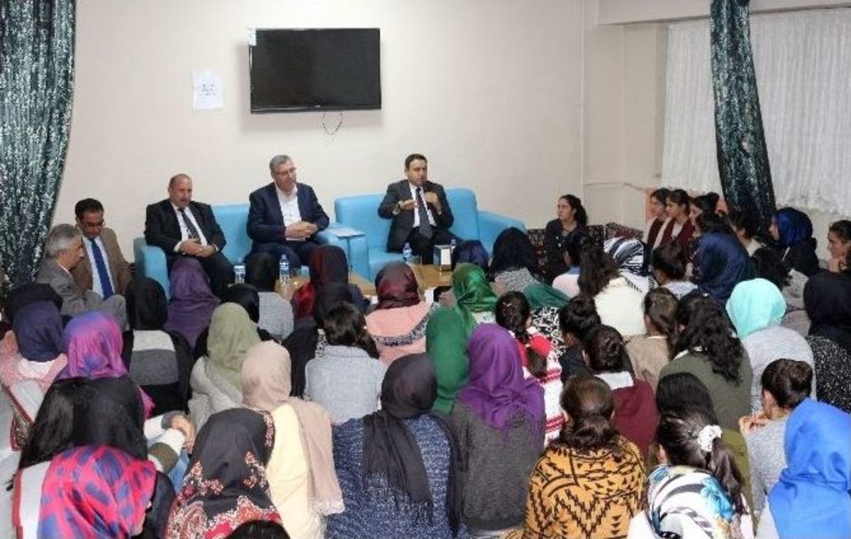 Vali Işın, Kız &Ouml;ğrenci Yurdunu Ziyaret Etti