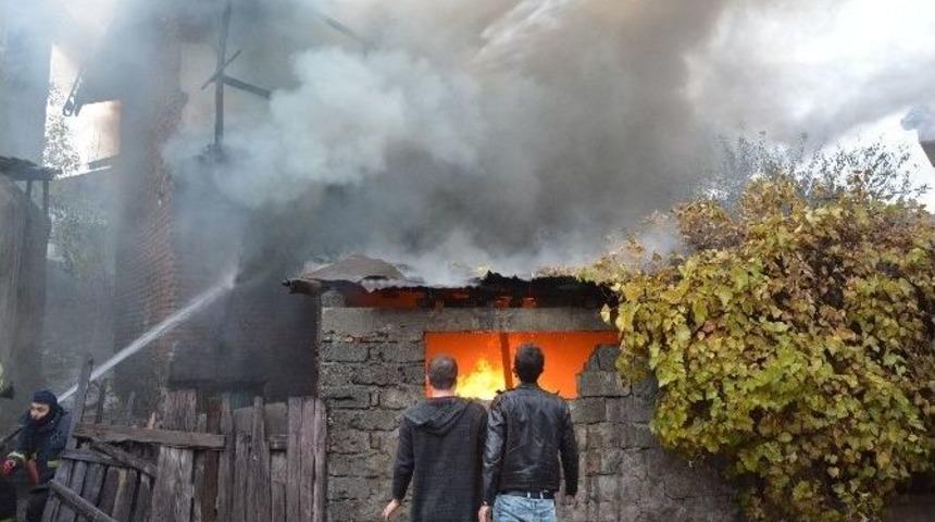 Karab&uuml;k&rsquo;te Ev Yangını