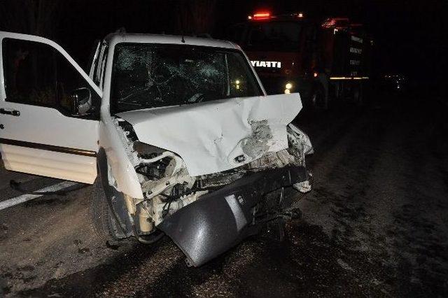 Afyonkarahisar’da Trafik Kazası: 3 Ölü, 4 Yaralı